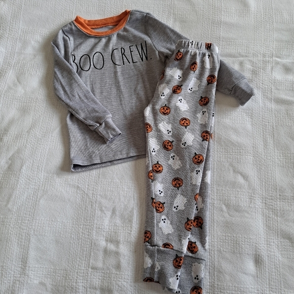 Rae Dunn boys or girls size 3T Halloween pajama set - Picture 1 of 7